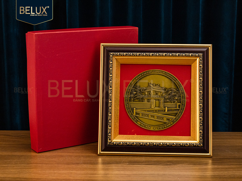 Tranh mặt đĩa Khuê Văn Các bằng đồng 26x26cm